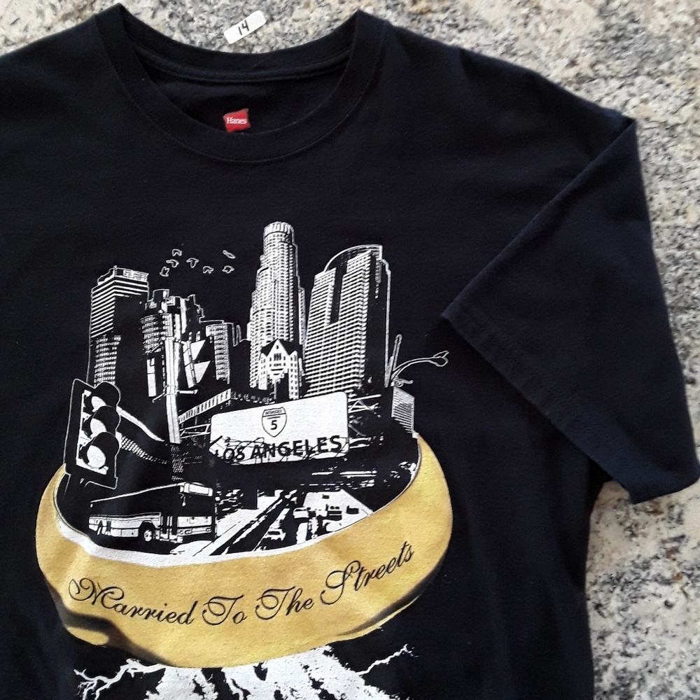 Mens short sleeved T-shirt in Size Large